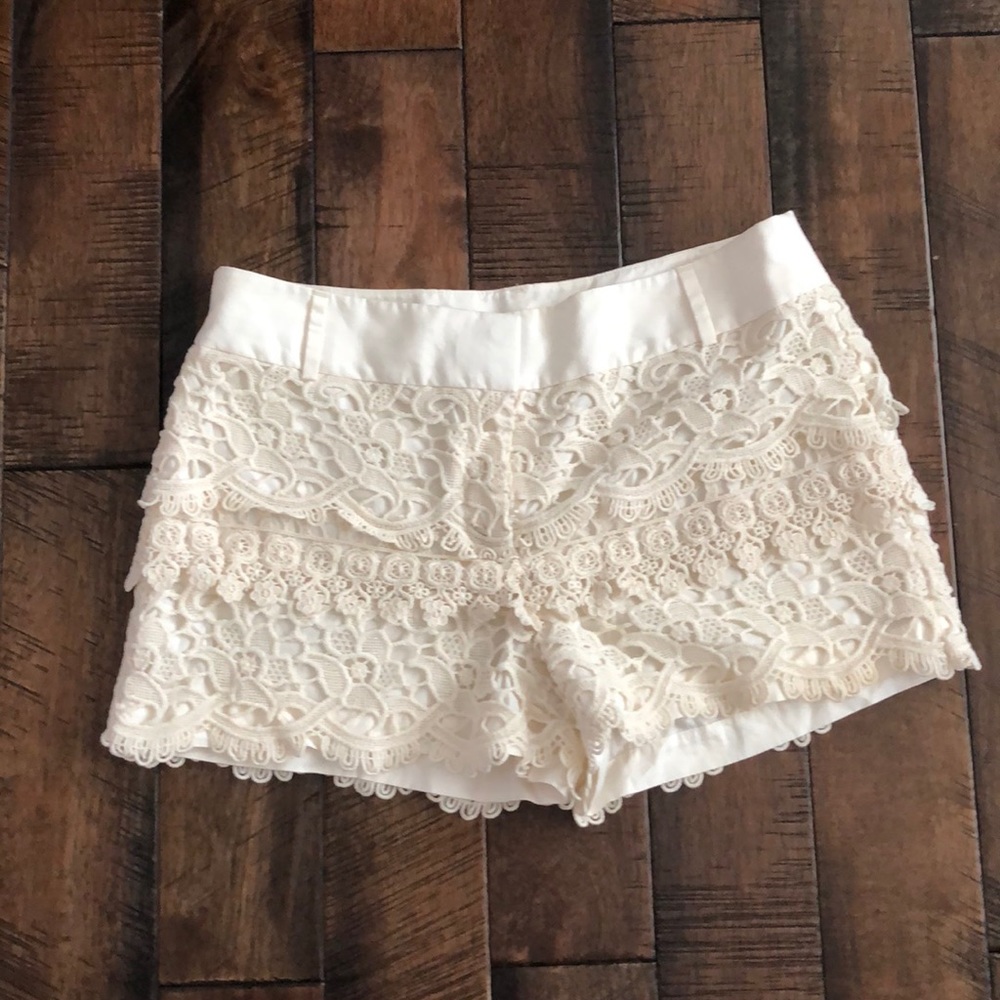 Loft cream crochet shorts,‎ size 6